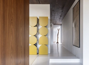 Libreria Shape Tower di Mogg