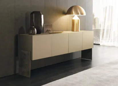 Madia moderna con ante in vetro acidato con apertura a soffietto, struttura in ferro naturale e top in essenza Alpim Misuraemme