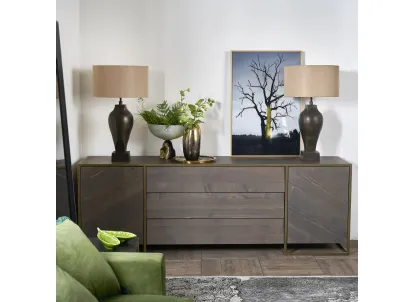 Madia Amatore realizzata in legno massello di Conifera colore Dark Grey con struttura in metallo color Antique Brass di Dialma Brown