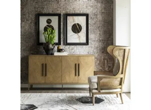 Madia Barcelona realizzata in legno stratificato e legno massello di Mindi naturale con base in metallo color Light Brass di Dialma Brown
