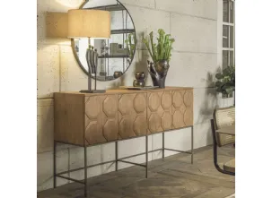 Madia Barceloneta realizzata in legno stratificato e legno massello di Mindi naturale con base in metallo color Light Brass di Dialma Brown