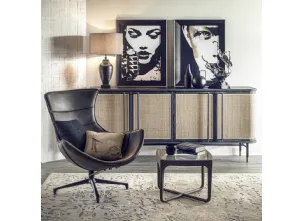 Madia Cassiopea realizzata in legno stratificato e legno massello di Rovere laccato color brunito cannettato con base in metallo color Grafite e piedini in ottone di Dialma Brown