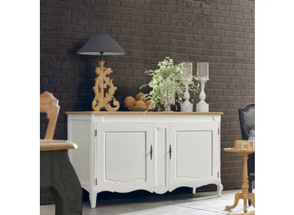 Madia sagomata Corniglia realizzata in legno stratificato e legno massello di Conifera laccato bianco vissuto con Top in legno massello di Rovere naturale di Dialma Brown