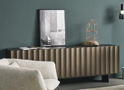 Madia Dorian in legno laccato bronzo opaco di Bonaldo