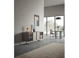 Madia in laccato opaco terra con ante in vetro bronzato e cemento écru Glass 2 di Orme
