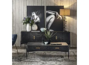 Madia Kara realizzata in legno stratificato e legno massello di Rovere laccato color brunito con base in metallo color Grafite e piedi in ottone di Dialma Brown