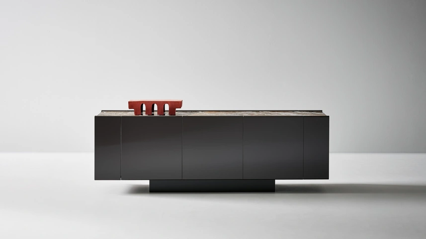 Madia Spy in legno laccato di Bonaldo