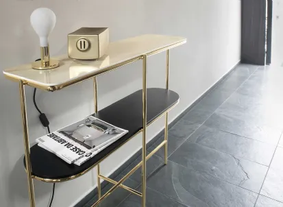 Mobile ingresso in ottone lucido con piano superiore in ceramica e piano inferiore in legno Puro Calligaris