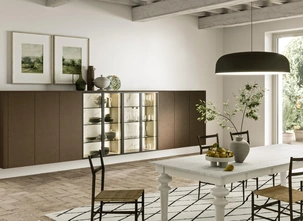 Mobile sospeso Modula in laccato effetto metallo con Vetrina di Snaidero