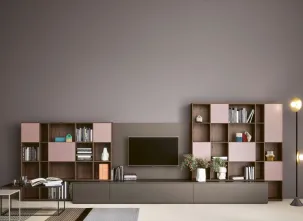 Parete attrezzata con libreria Wall 12 01 in laccato opaco e legno di Novamobili