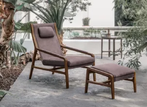 Poltroncina in pelle con struttura in Noce massello Margot Relax di Alivar