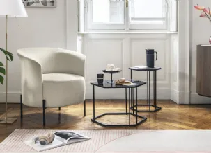 Poltroncina in tessuto con piedini in metallo Rendez-Vous di Calligaris