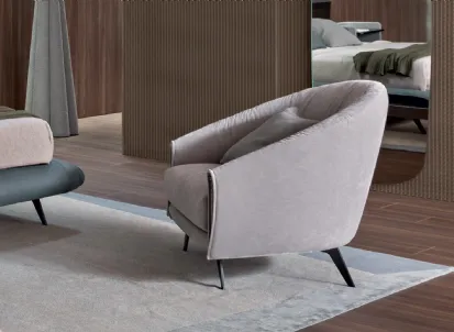 Poltroncina Saddle armchair in tessuto imbottito di Bonaldo