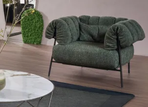 Poltroncina di design in tessuto imbottito Tirella di Bonaldo