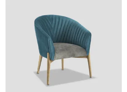 Poltroncina Aberdeen in tessuto rifinito a doghe fitte con gambe in legno naturale di Dialma Brown