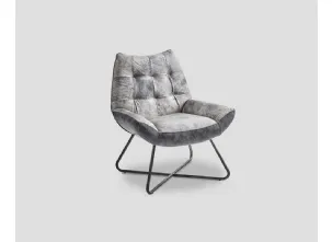 Poltrona Evia in vera pelle trapuntata con base in metallo di Dialma Brown