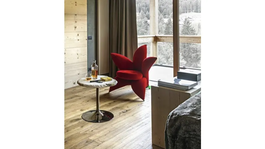 Poltroncina di design a forma di giglio Getsuen di Edra