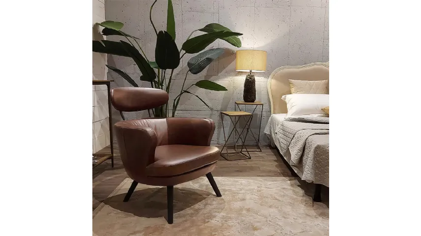 Poltroncina con poggiatesta Manchester rivestita in vera pelle di Dialma Brown