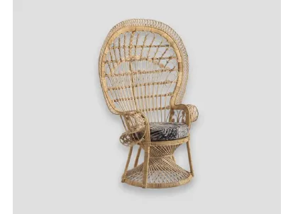 Poltrona Morea in rattan con seduta in tessuto di Dialma Brown