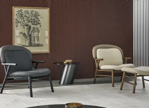 Poltroncina Morgana in tessuto con struttura in legno di Bonaldo