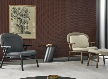 Poltroncina Morgana in tessuto con struttura in legno di Bonaldo