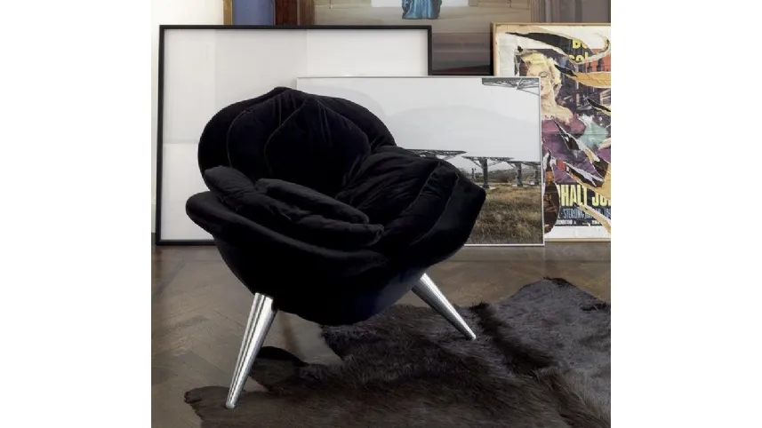 Poltroncina di design a forma di Rosa con petali in velluto rosso Rose Chair di Edra