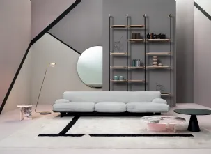 Divano dal design moderno in pelle chiara Bardot di Baxter