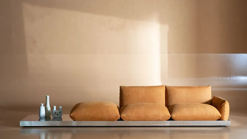 Divano lineare in pelle Aura di Baxter