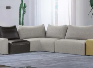 Divano in tessuto con inserimento di elementi in pelle Modula di Calia