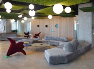 Divano modulabile in tessuto On The Rocks di Edra