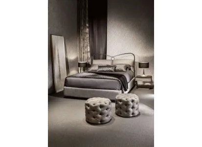 Pouf George in pelle con lavorazione capitonnè di Cantori