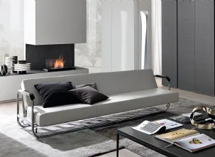 Divano Letto di design AA1 in tessuto con struttura in tubolare di acciaio cromato e braccioli in legno massello di Misuraemme