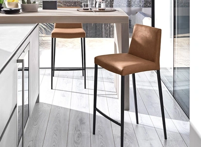 Sgabello Aida in pelle di Calligaris