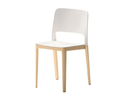 Sedia impilabile Atelier in polipropilene con struttura in legno di Veneta Cucine