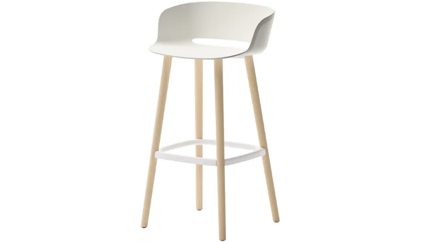 Sgabello Babila in tecnopolimero con struttura in legno di Veneta Cucine