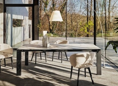 Sedia Anime in tessuto imbottito con gambe in legno di Calligaris