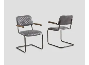 Sedia in vera pelle trapuntata con braccioli in legno e struttura in metallo Charlotte di Dialma Brown