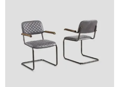 Sedia in vera pelle trapuntata con braccioli in legno e struttura in metallo Charlotte di Dialma Brown