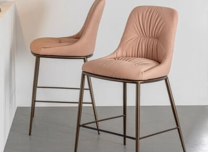 Sgabello Chic in pelle nabuk di Riflessi