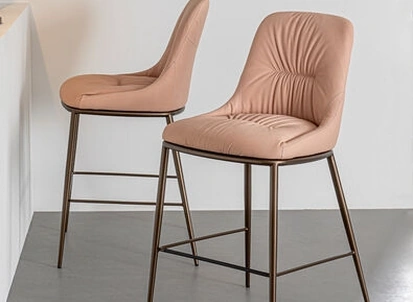 Sgabello Chic in pelle nabuk di Riflessi