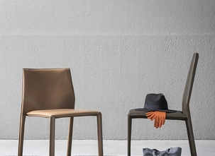 Sedia Corium in cuoio di  Alf Da Frè