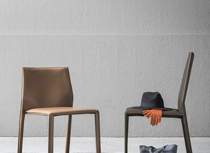 Sedia Corium in cuoio di  Alf Da Frè