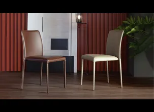 Sedia rivestita in pelle Deli di Bonaldo