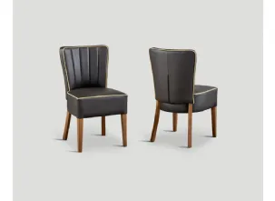Sedia Felicia in ecopelle finitura dogata con struttura in legno massello di Dialma Brown