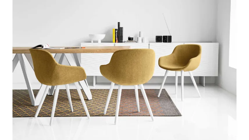 Sedia in tessuto con braccioli Igloo di Calligaris