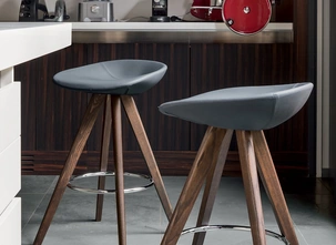 Sgabello Palm in pelle di Calligaris
