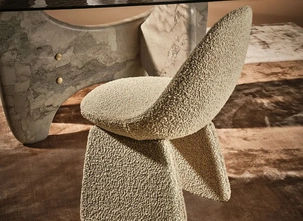 Sedia Pluma rivestita in tessuto di Nature Design