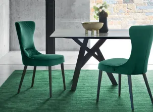 Sedia dalla base in legno imbottita e rivestita in microfibra di Calligaris