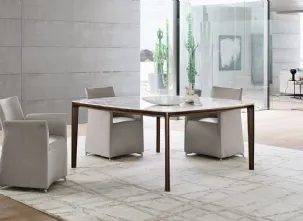 Tavolo in legno con piano in pietra acrilica Board di Alivar