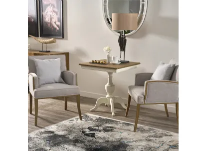 Tavolo quadrato Brunello realizzato in legno massello laccato bianco vissuto con top in massello di Rovere naturale di Dialma Brown